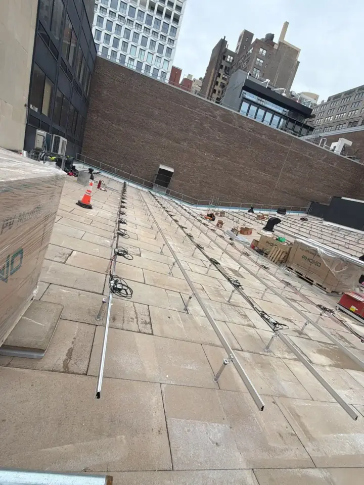 Commercial flat-roof racking between city buildings